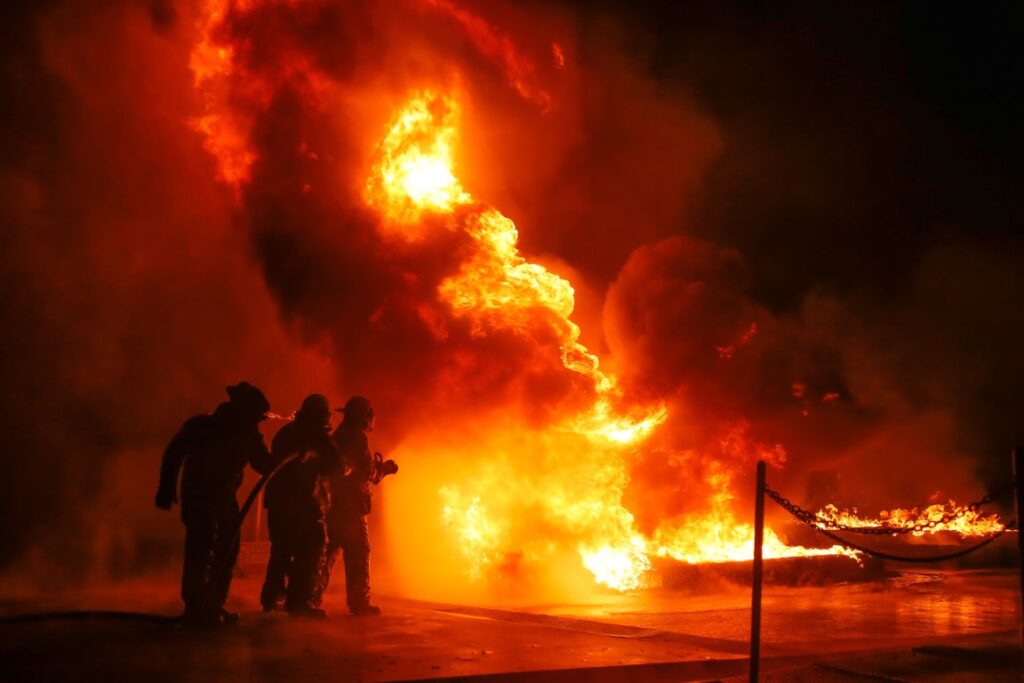 burning-building-on-fire-2022-11-01-08-09-00-utc (Medium)