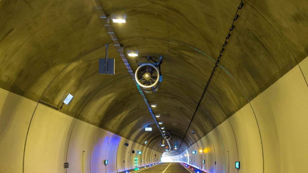 Interior crown view with jet fans mounted for longitudinal ventilation systems for tunnels.